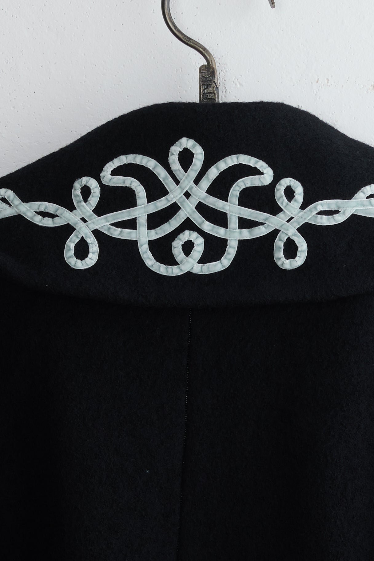 EMBROIDERY W COAT