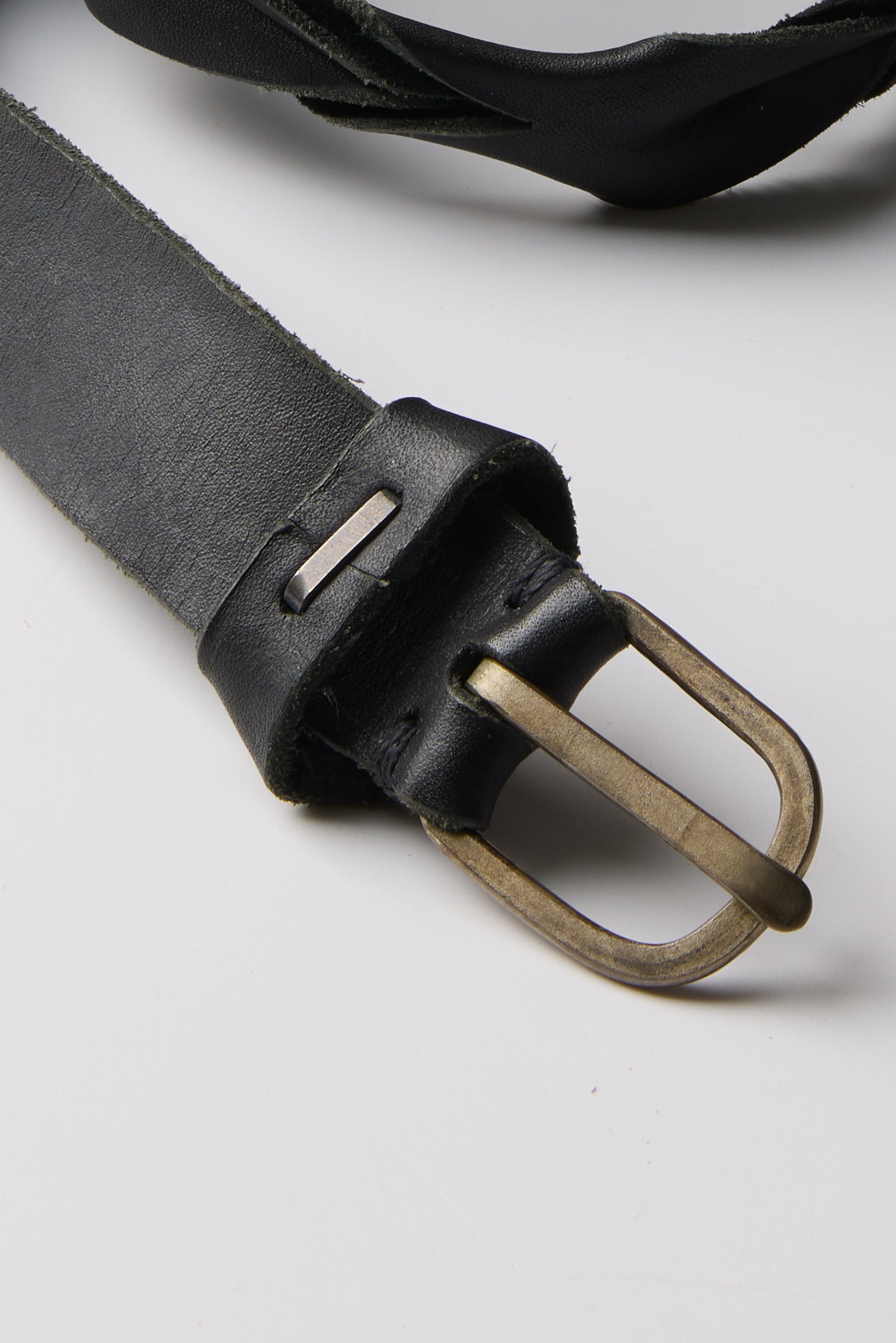 U BUCKLED BRAIDED SKINNY BELT