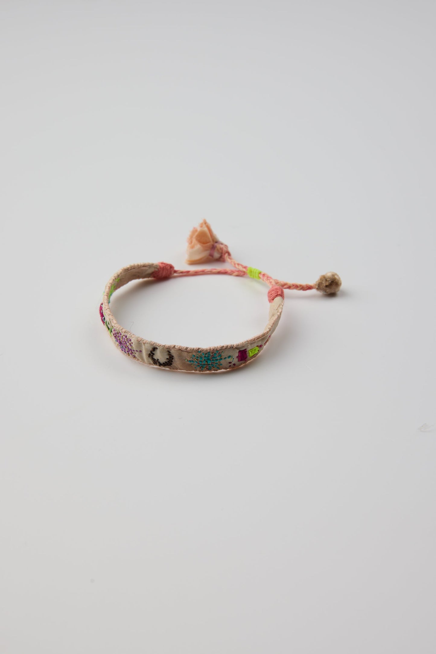 NUDE EMBROIDERED BRACELET