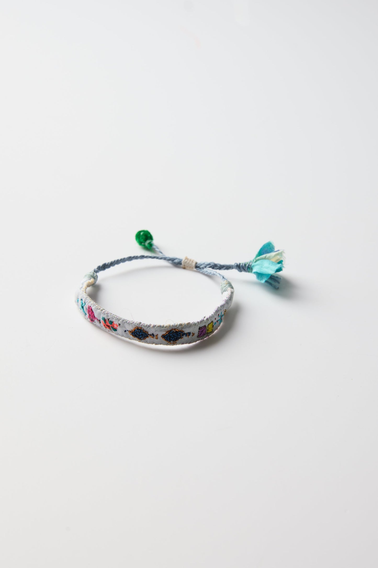 PURPLE EMBROIDERED BRACELET