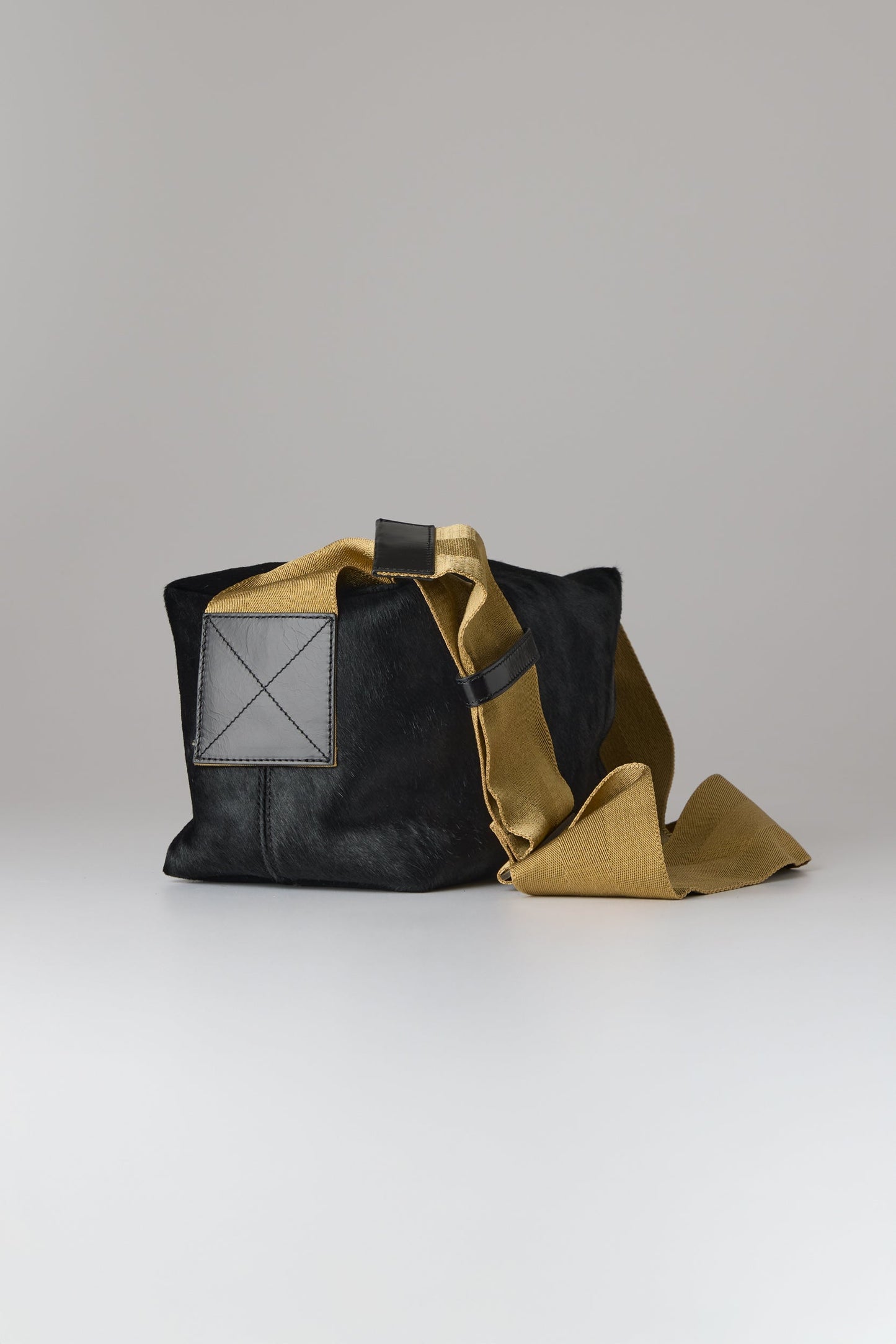 MEDIUM COWHIDE TOFU BAG