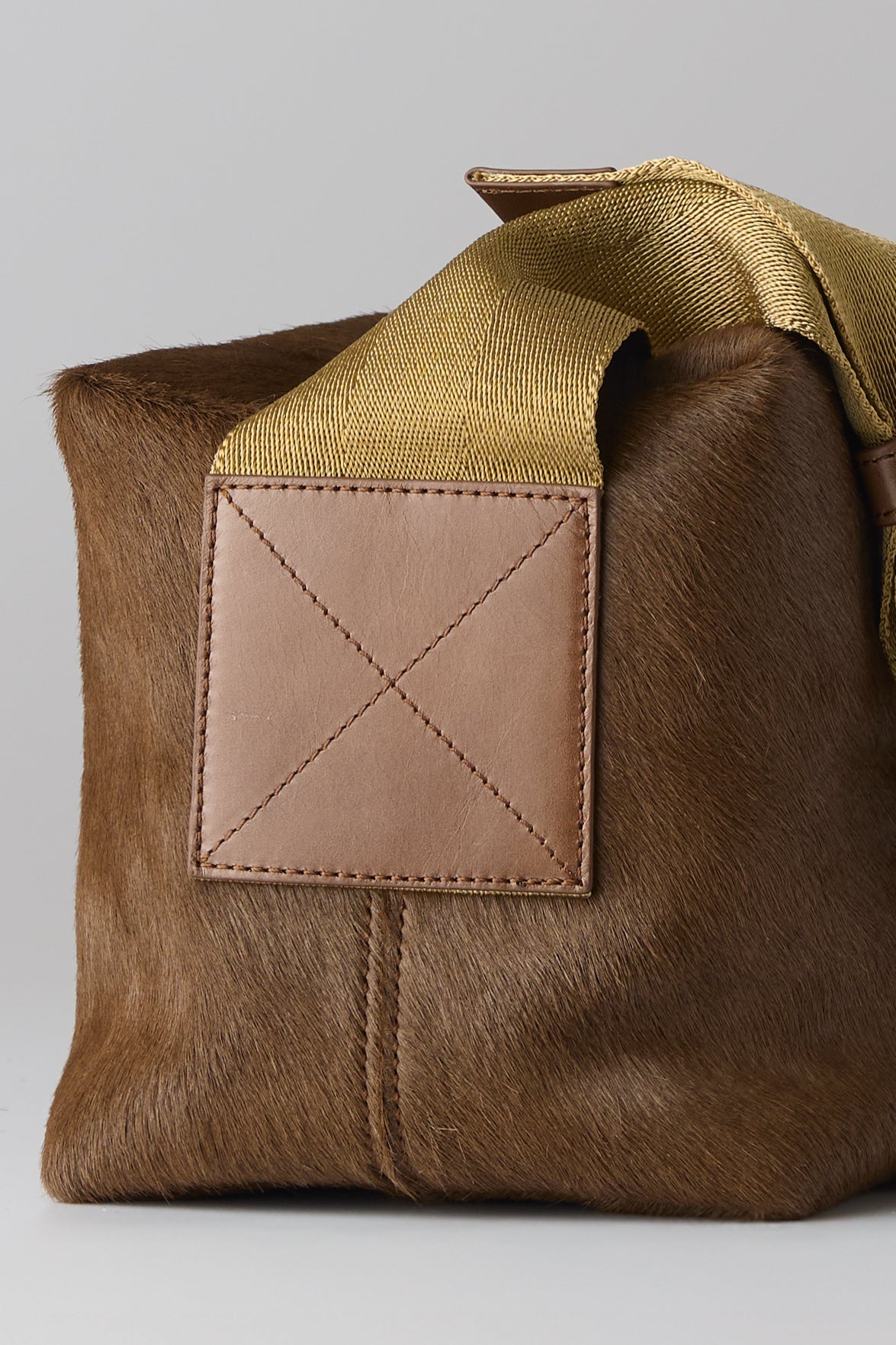 MEDIUM COWHIDE TOFU BAG