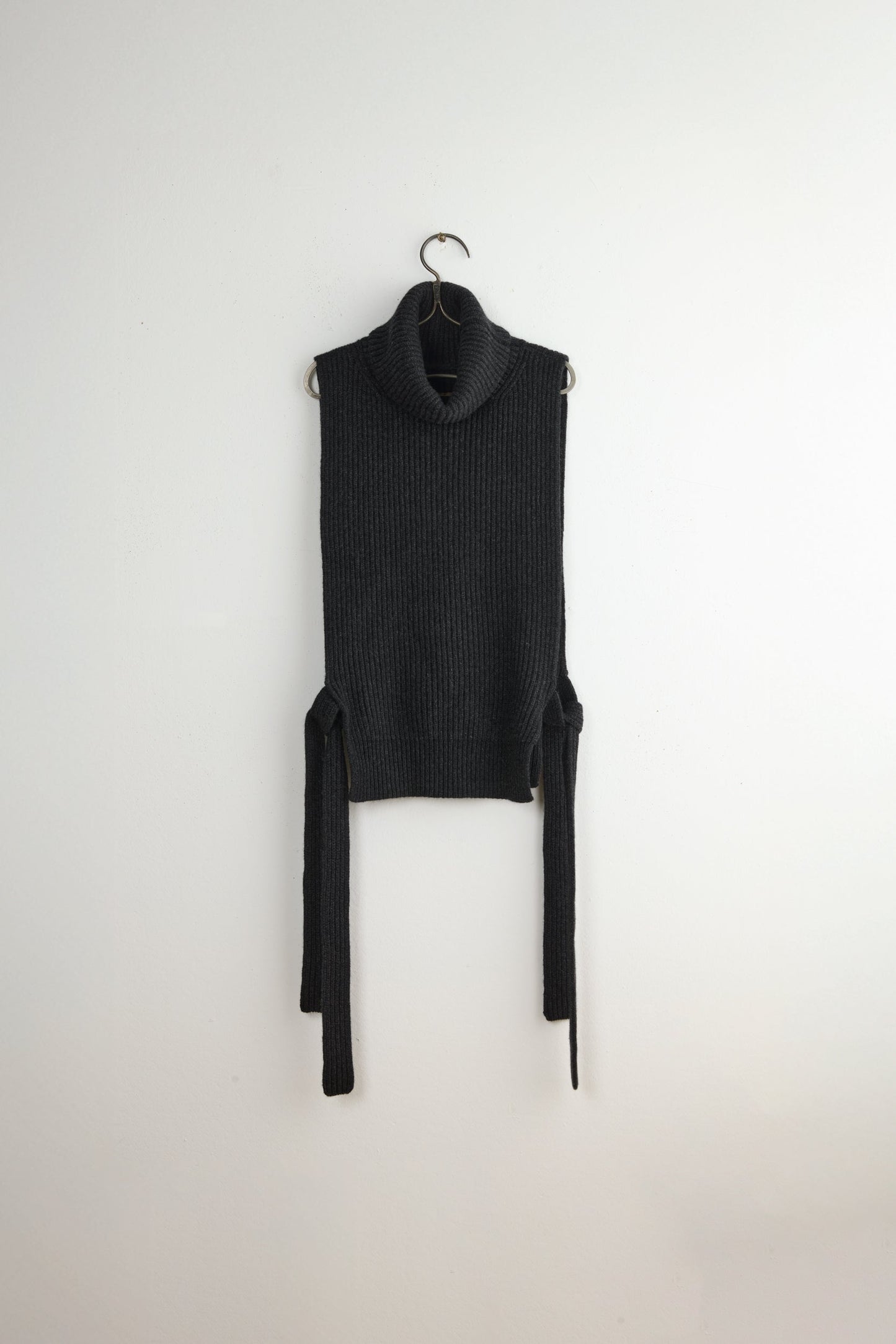 SLV HIGH NECK VEST