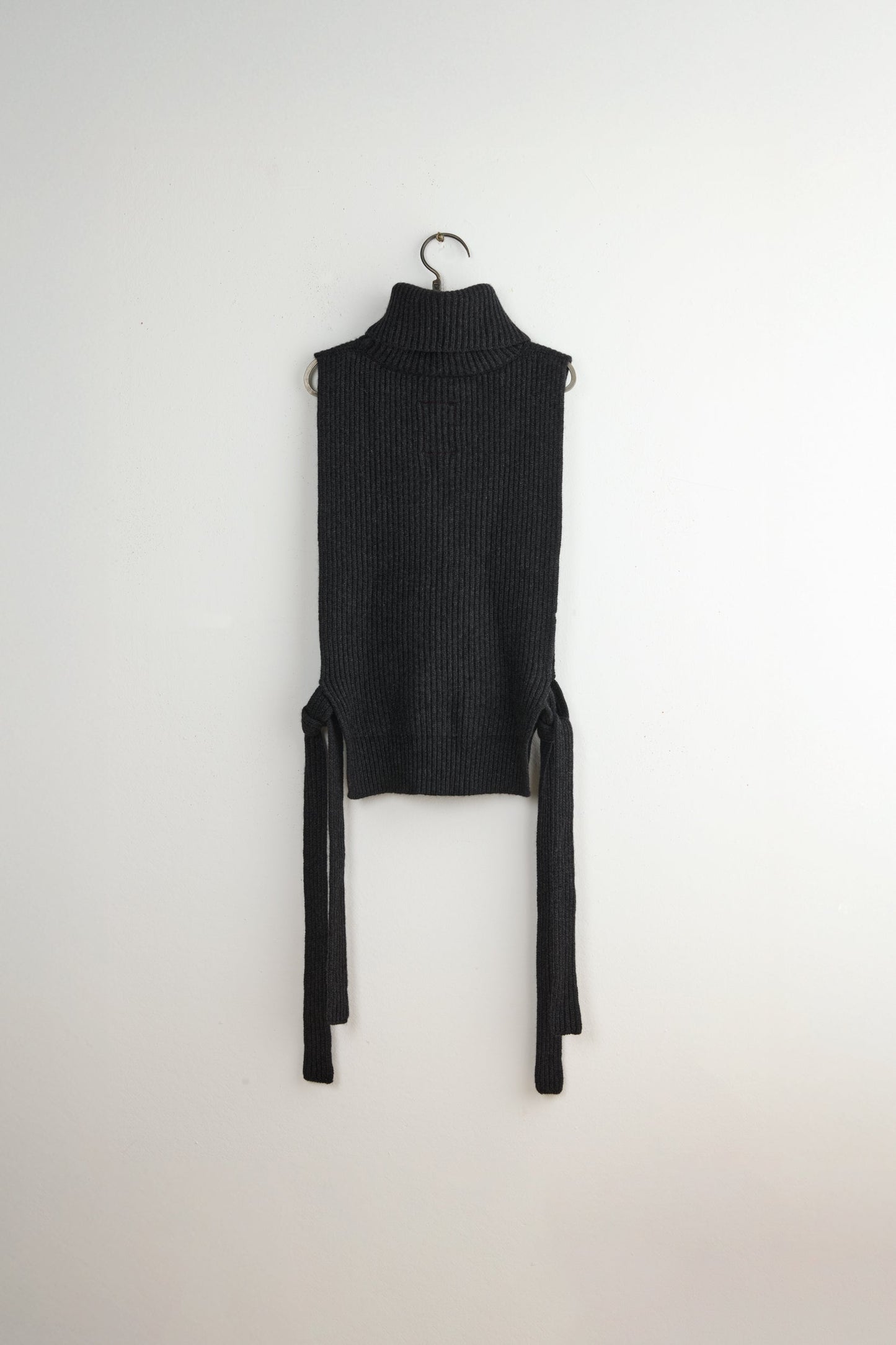 SLV HIGH NECK VEST