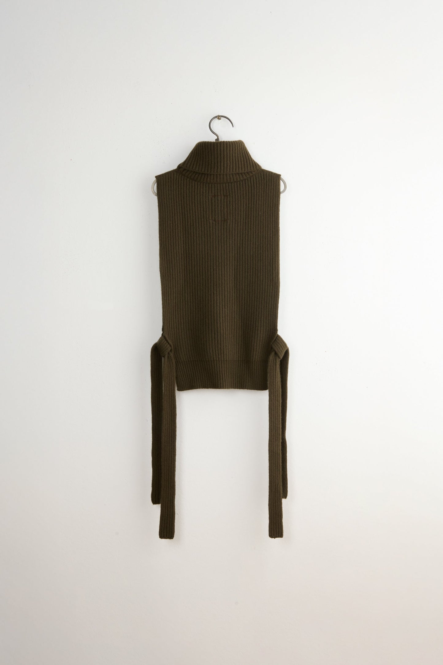 SLV HIGH NECK VEST