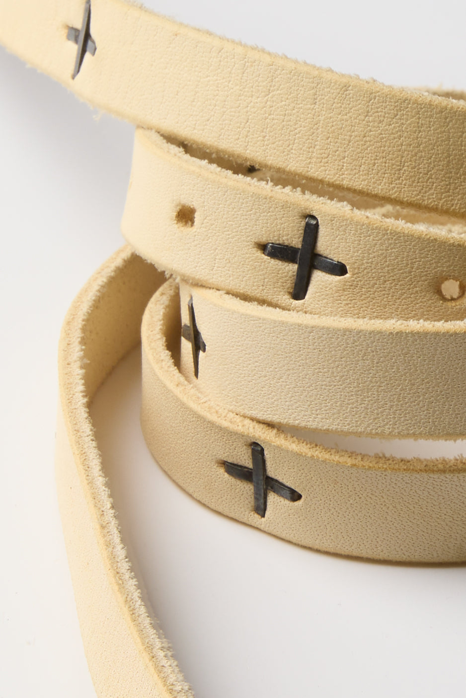 SMALL BUCKLE CROSS STUDDED SKINNY BELT