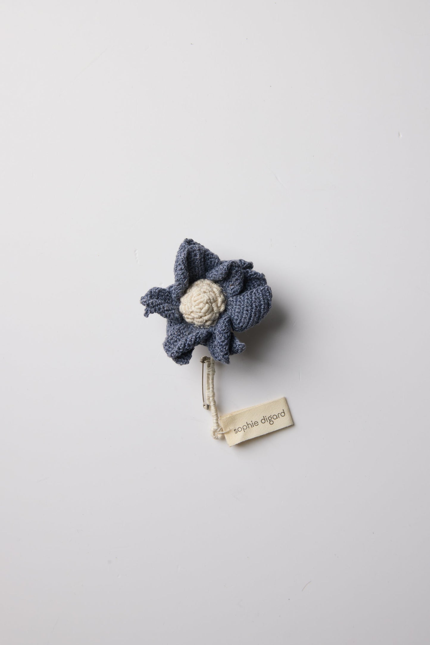 BLUE/WHITE BROOCH