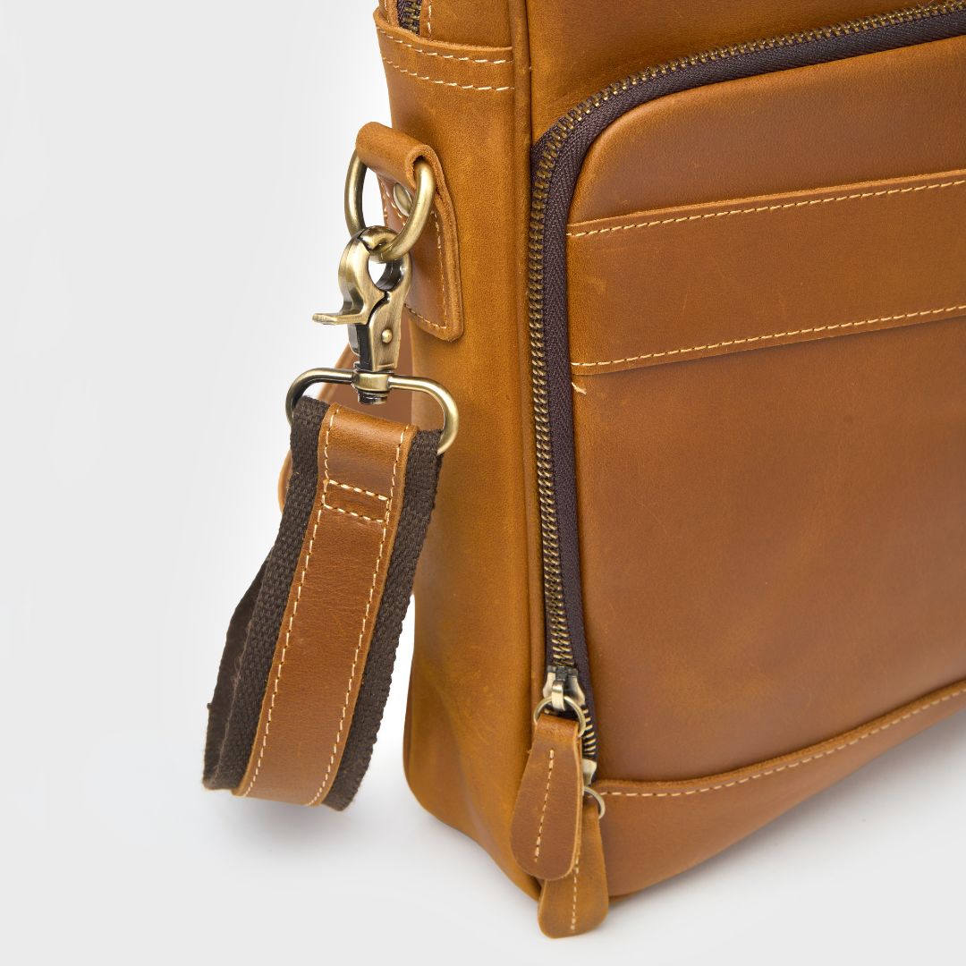 Manifold - Leather Messenger Bag - Tan