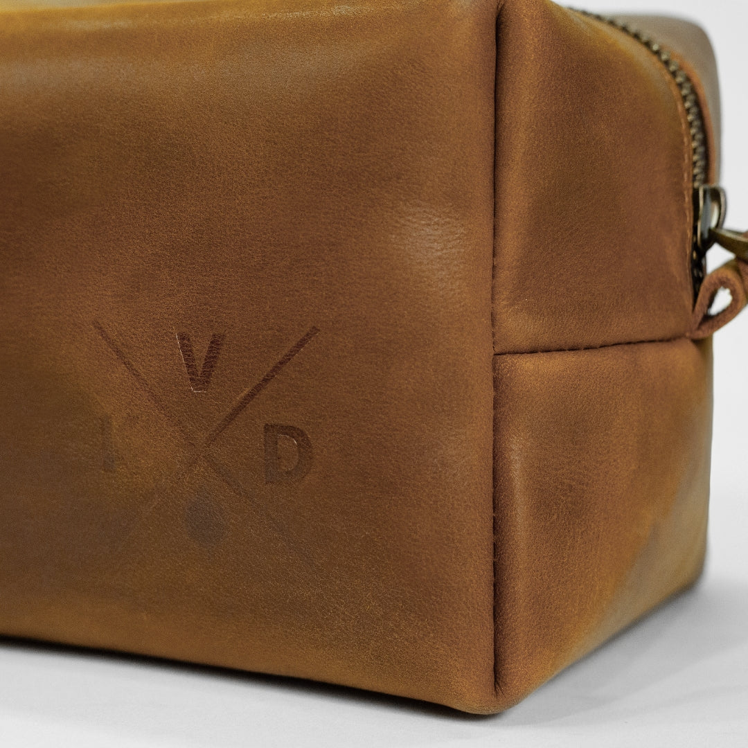 Tees 2.0 - Reclaimed Leather Wash Bag