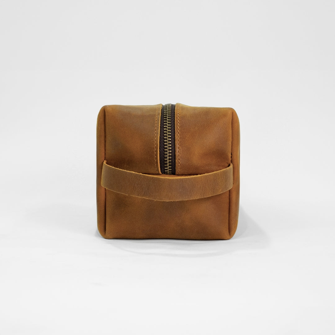 Tees 2.0 - Reclaimed Leather Wash Bag